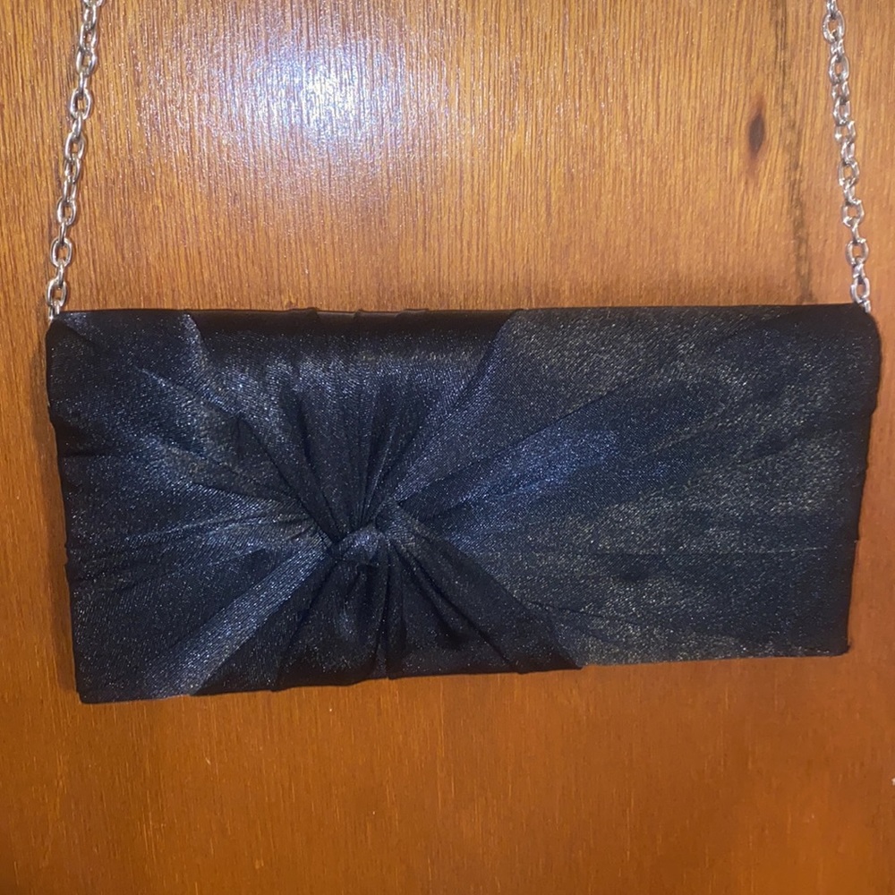 RSVP Clutch w/ Removable Chain